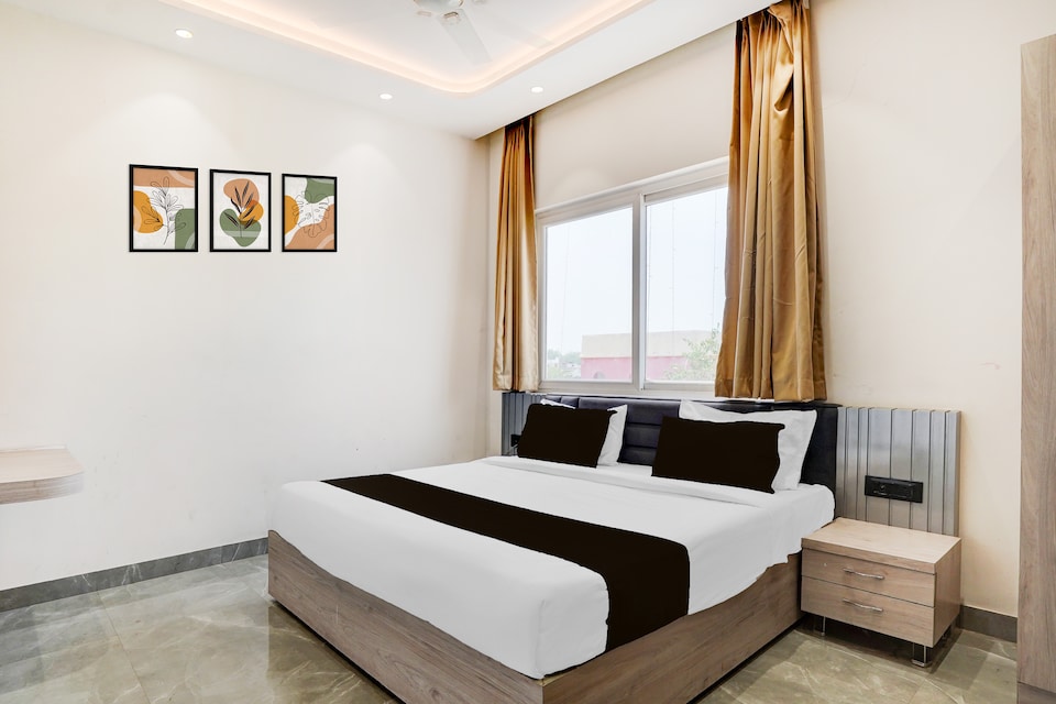 Hotel O N .P .PALACE , MG Road Agra, Agra