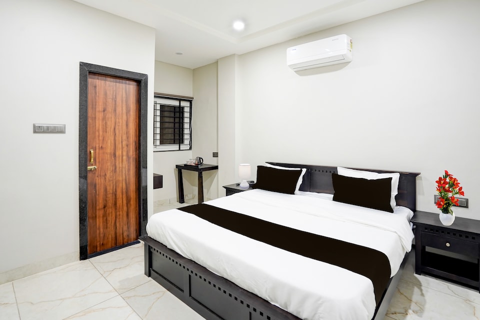 Super Townhouse Rajendra Nagar Main Road, Rajender Nagar, इंदौर