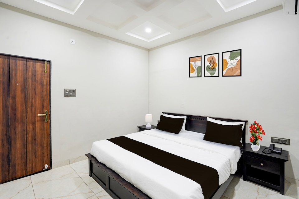 Super Townhouse Rajendra Nagar Main Road, Rajender Nagar, इंदौर