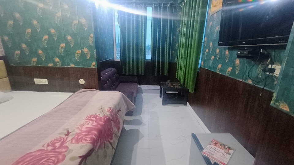 Hotel O LUXIUR HOTEL, Aligarh, Aligarh