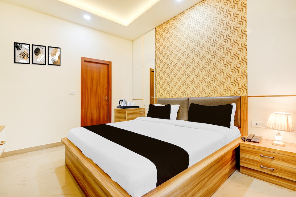 Collection O Taj East Metro Station Formerly Prem Villas Home Stay, Shilpgram, Agra