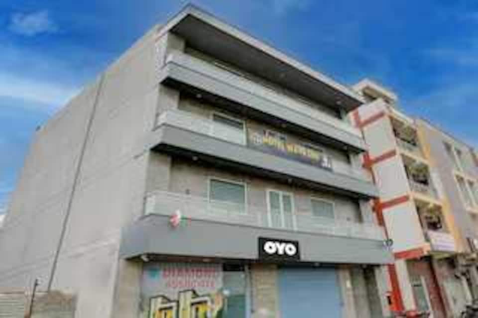 Hotel O Shaheed Bhagat Singh Inter College Formerly Wave Inn, Greater Noida, Noida