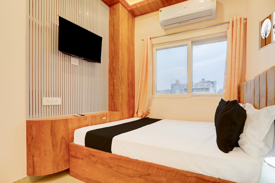 Hotel O Anushka P Guest House, Godowlia, Varanasi