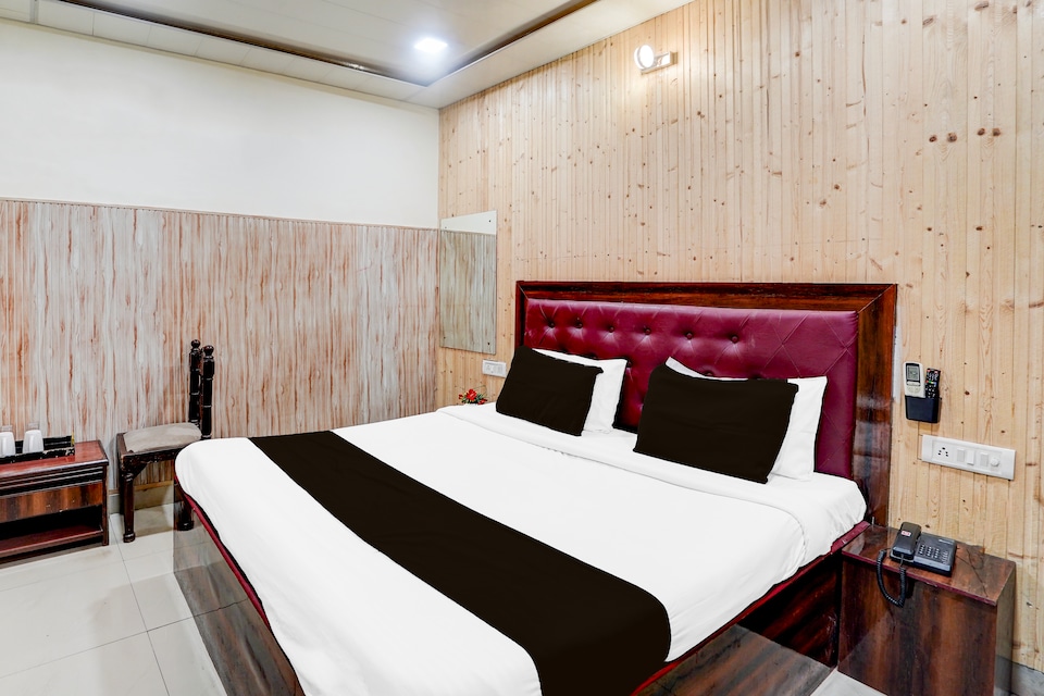 Collection O Tajganj West Gate Formerly Hotel Host, Fatehabad Road, Agra