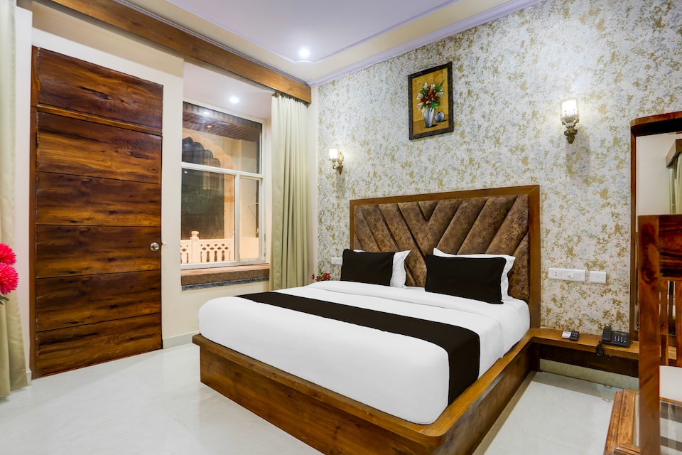 Townhouse OAK Jagatpura Formerly Narayan Vilas, Jaipur Airport, Jaipur