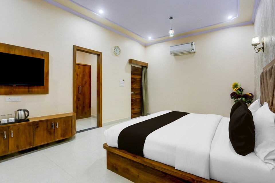 Townhouse OAK Jagatpura Formerly Narayan Vilas, Jaipur Airport, Jaipur