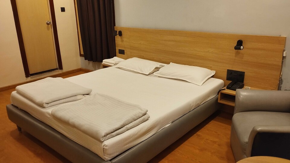 Townhouse Naksalbari Railway Station, Bagdogra Airport Siliguri, Siliguri