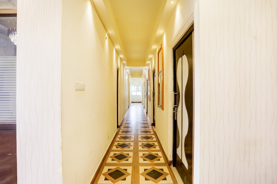 Hotel O SARA RESIDENCY, Railway Station Allahabad, Prayagraj