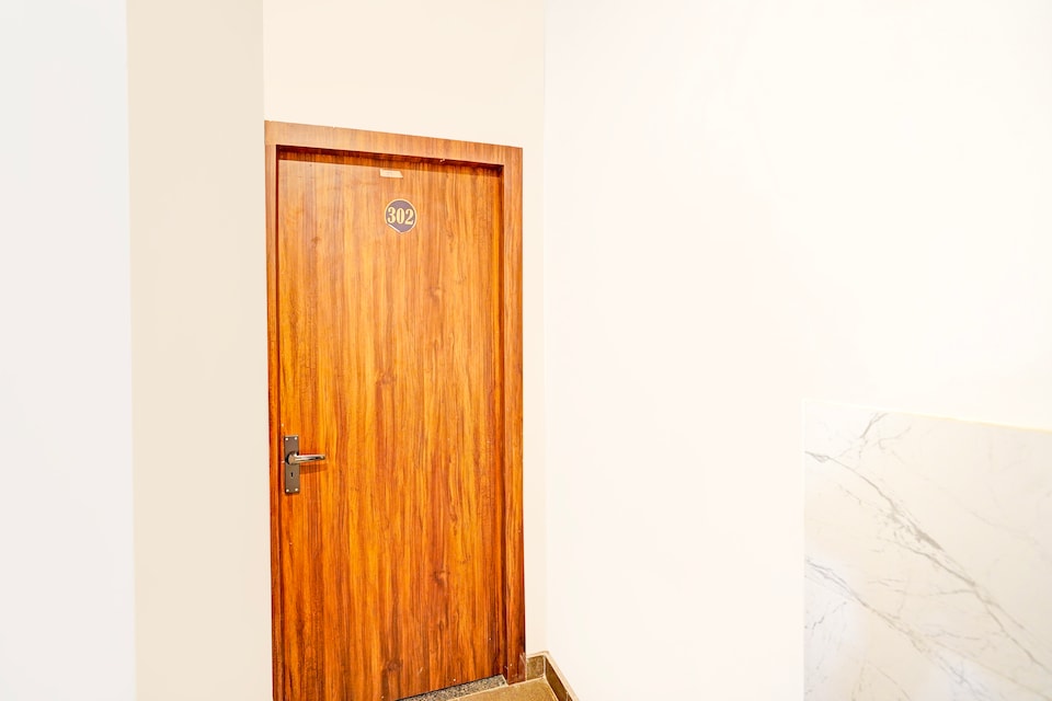 Hotel O MB Grand, Godowlia, Varanasi