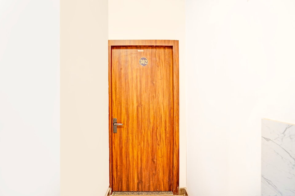 Hotel O MB Grand, Godowlia, Varanasi