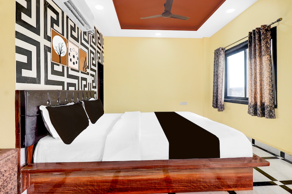 Hotel O Tomar Hotel and Restaurant , Shivpuri city, Shivpuri