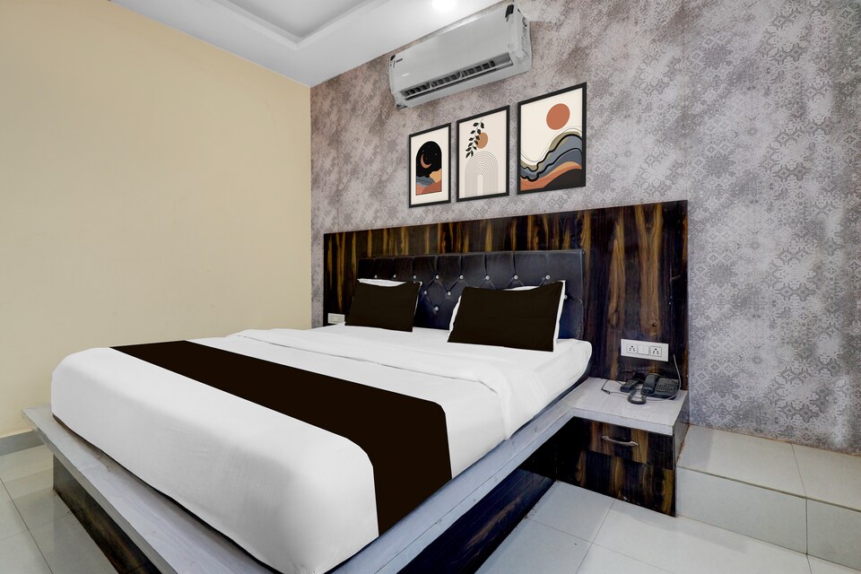 Hotel O Tomar Hotel and Restaurant , Shivpuri city, Shivpuri