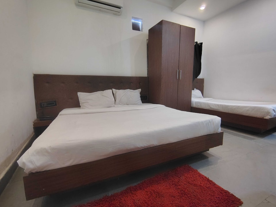 Hotel O Jhansi Railway Station Road Formerly Hotel Gunjan, Jhansi, Jhansi