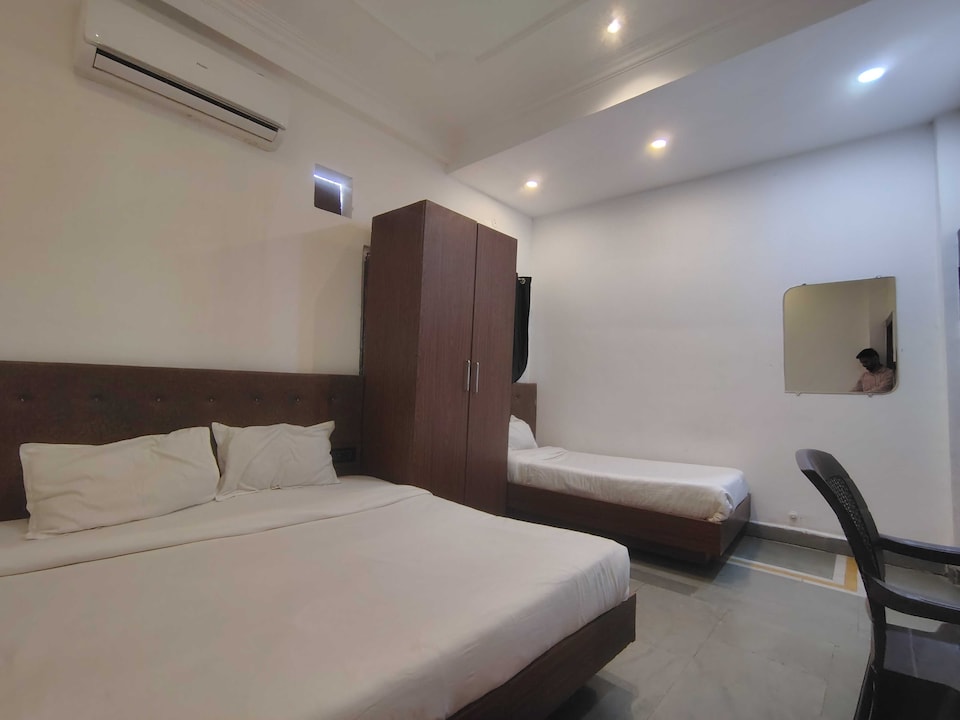 Hotel O Jhansi Railway Station Road Formerly Hotel Gunjan, Jhansi, Jhansi