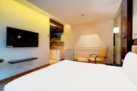 Townhouse Vinobapuri Metro Station