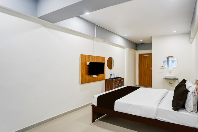 Super Collection O Sabarmati River Gandhinagar Formerly Hotel Royal Park