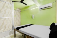 SPOT ON The Space Resto & Rooms Gulzarbagh Station Bus Stop