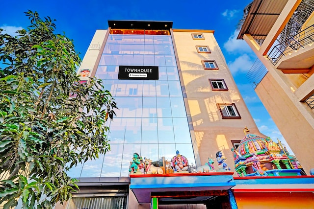 Townhouse Bangalore Kundalahalli Metro Station