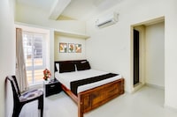 Super Collection O Sholinganallur Chennai Formerly Nimalan Residenc