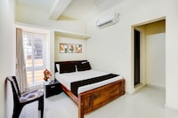 Super Collection O Sholinganallur Chennai Formerly Nimalan Residenc