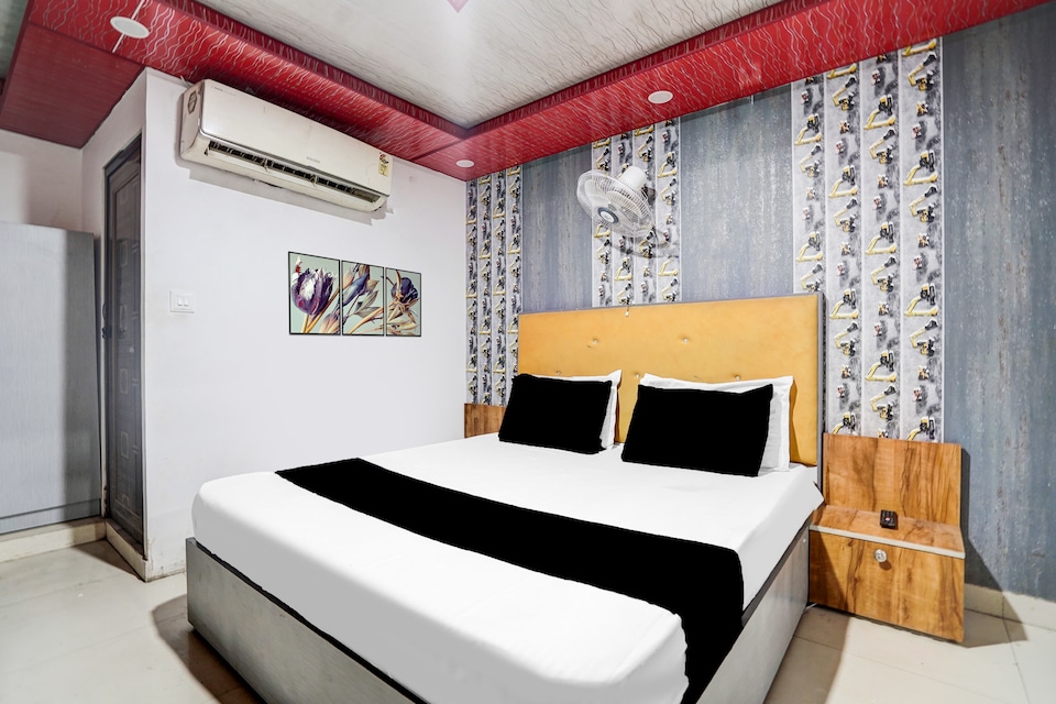 Hotel O Dev Inn, Vaishali Kaushambi Metro, Ghaziabad