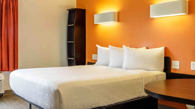 1 Queen Bed | Mobility Accessible Tub Nsmk