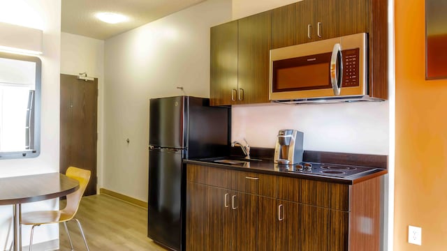 1 Queen Bed | Non-Smoking, Kitchen