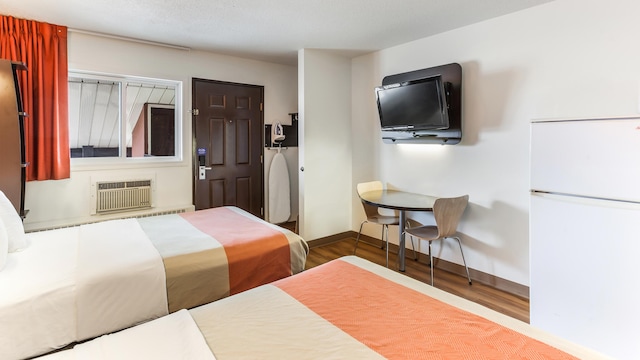 2 FULL BEDS | NON-SMOKING KITCHEN