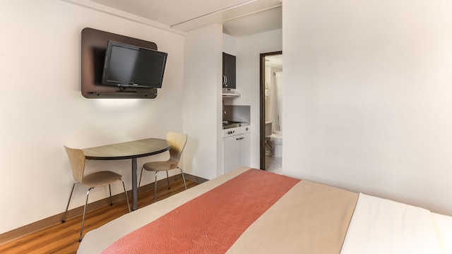 1 QUEEN BED | NON-SMOKING KITCHEN