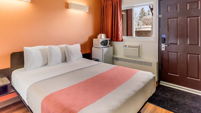 1 QUEEN BED | NON-SMOKING SOFA-BED KITCHEN