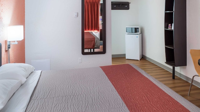 1 King Bed | Non-Smoking, Micfridge