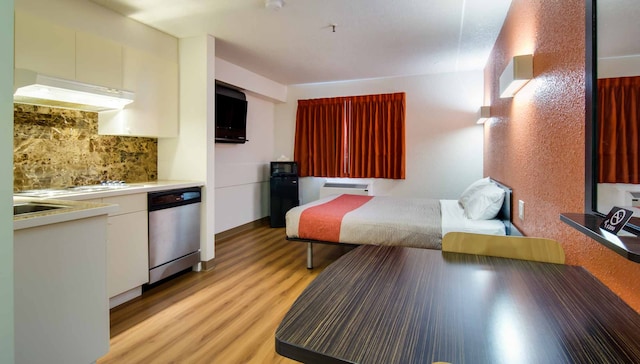 1 QUEEN BED | NON-SMOKING, MICFRIDGE