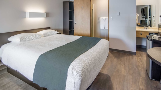 1 King Bed | Non-Smoking, Micfridge