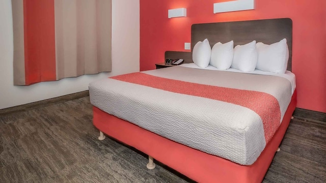 1 QUEEN BED | ACCESSIBLE