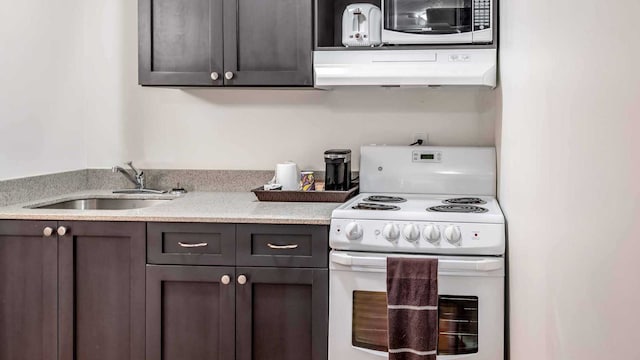 2 QUEEN BEDS | NON-SMOKING, KITCHEN