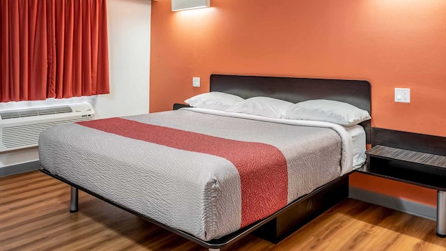 1 KING BED | NON-SMOKING, MICFRIDGE