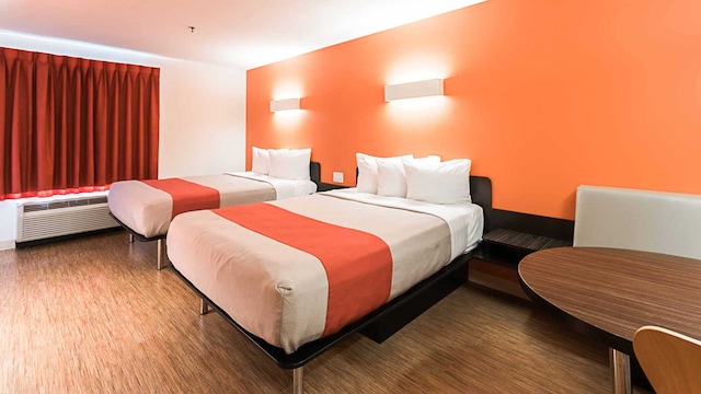 2 QUEEN BEDS | NON-SMOKING