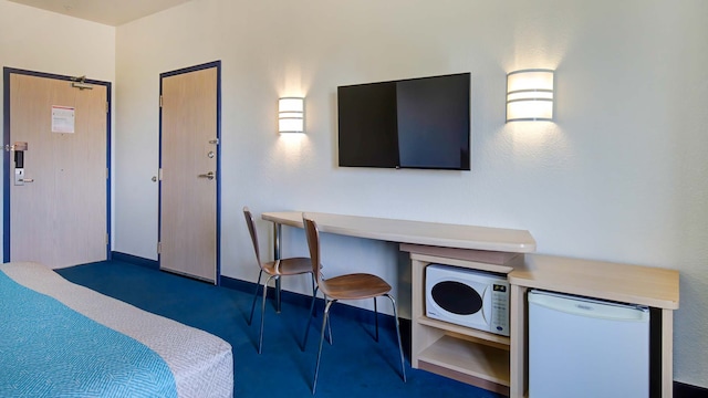 1 Queen Bed | Smoking