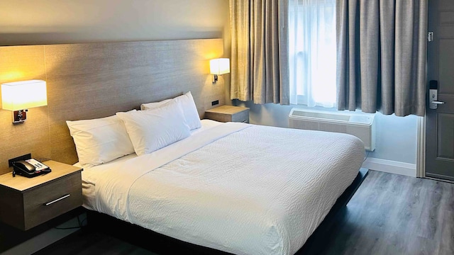 1 King Bed | Non-Smoking, Mini Fridge