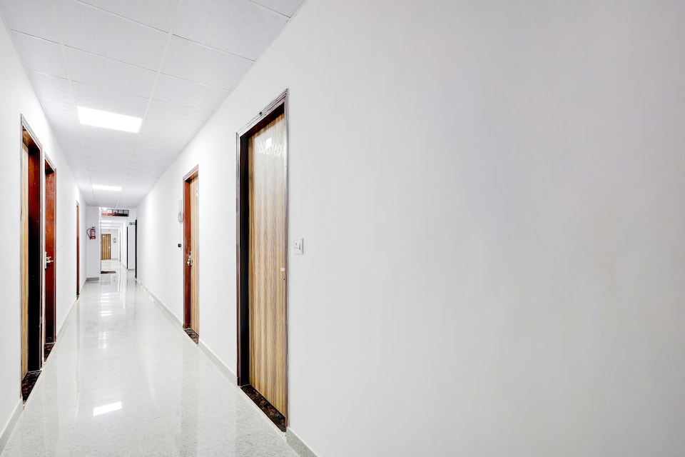 Super Townhouse Jhilmil Metro Station Formerly Legacy Residency, Anand Vihar Delhi, Delhi