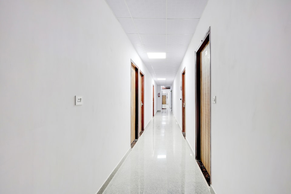 Super Townhouse Jhilmil Metro Station Formerly Legacy Residency, Anand Vihar Delhi, Delhi