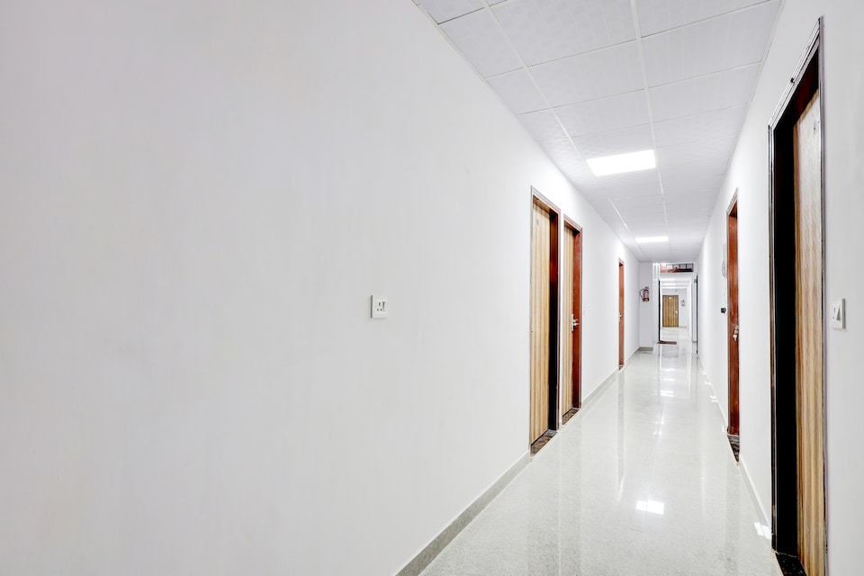 Super Townhouse Jhilmil Metro Station Formerly Legacy Residency, Anand Vihar Delhi, Delhi