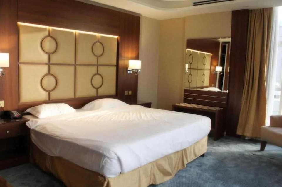 Dancenter Red Sea Fountain Alhamra Vivid Plaza Hotel, Al-Hamra'a Jeddah, Jeddah