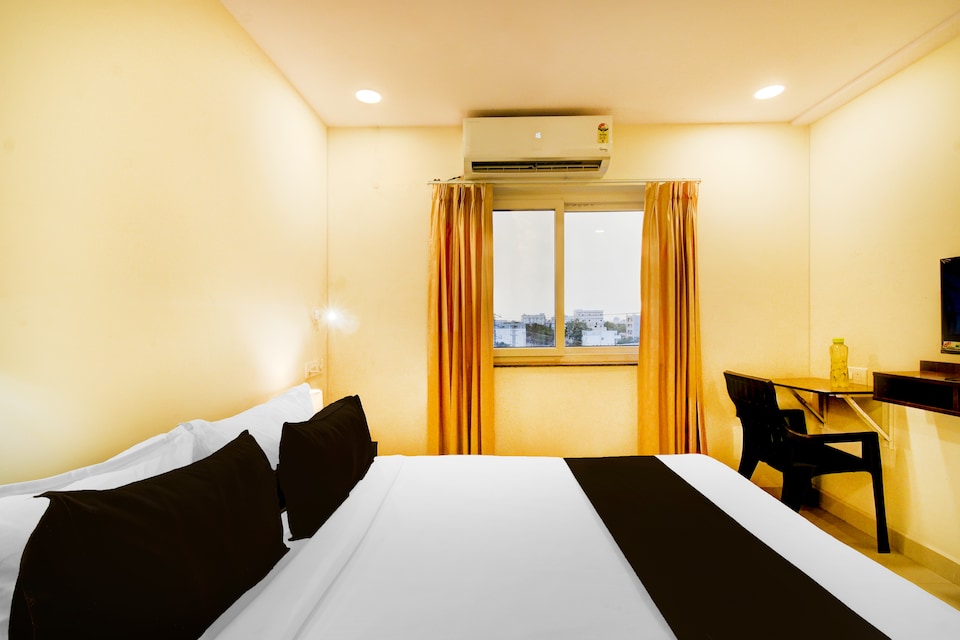 Super Townhouse De Alphabet Hotel - Gandimaissamma, Kukatpally, Hyderabad