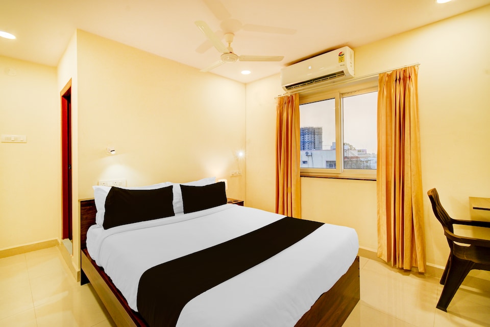 Super Townhouse De Alphabet Hotel - Gandimaissamma, Kukatpally, Hyderabad