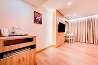 Dancenter Bangkok Travellers Hotel