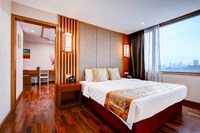 Dancenter Bangkok Travellers Hotel