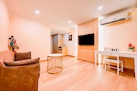 Dancenter Bangkok Travellers Hotel