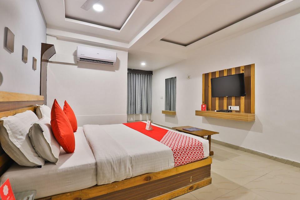 OYO 2252 Hotel Double Bless, SG Highway Ahmedabad, Ahmedabad