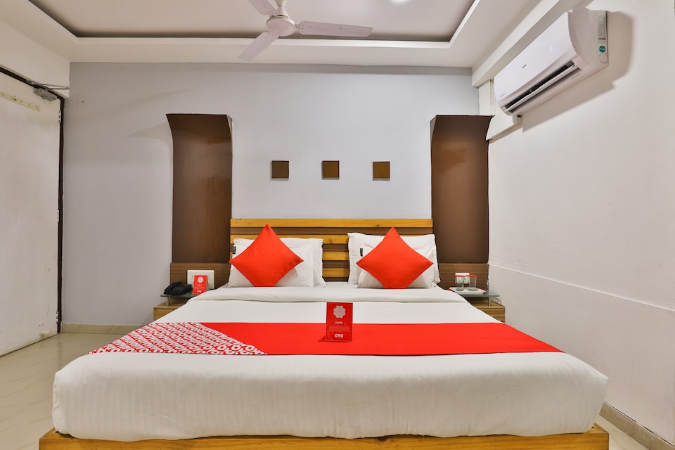 OYO 2252 Hotel Double Bless, SG Highway Ahmedabad, Ahmedabad